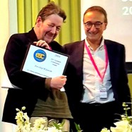 Professor Wikström receiving his award from the ESC President